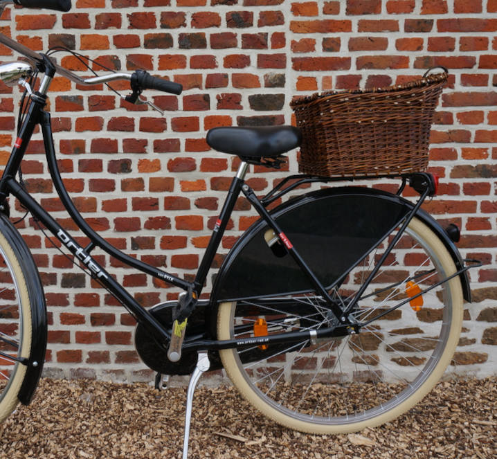 Détail panier à vélo avant en osier brut - Les Liens Naturels - Atelier de Vannerie - Audrey Alvarez - Ladeuze - Belgique
